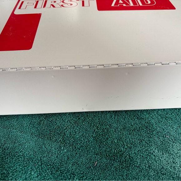 Metal First Aid Kit - Picture 10 of 14